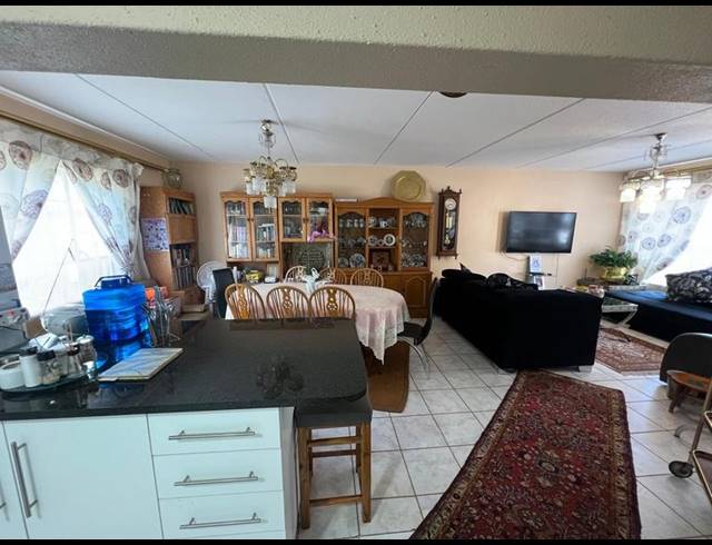 2 BEDROOM TOWNHOUSE FOR SALE IN HELDERKRUIN